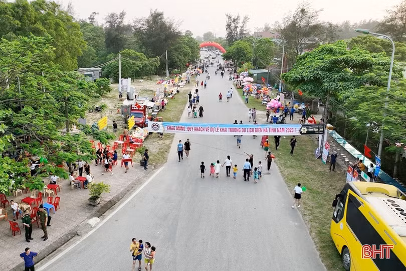 Tổng mức bán lẻ hàng hóa và doanh thu dịch vụ tiêu dùng tăng trưởng khá