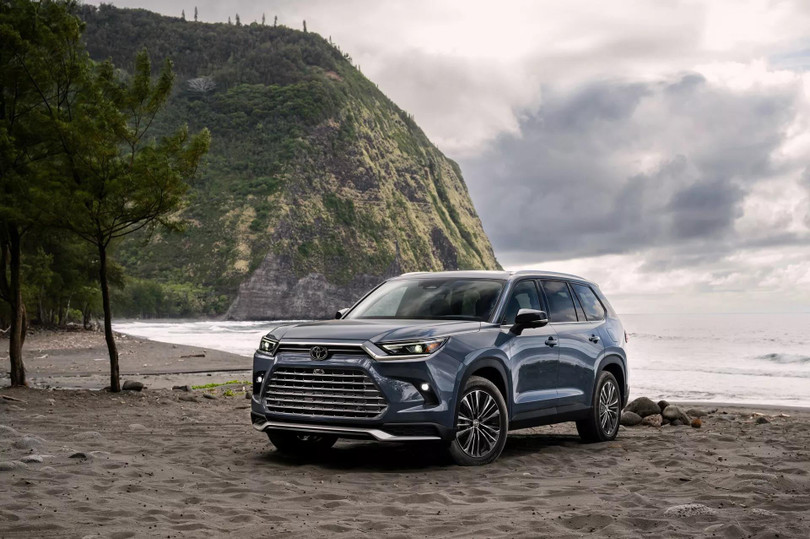 Toyota Grand Highlander 2024 chốt giá khởi điểm hơn 43.000 USD