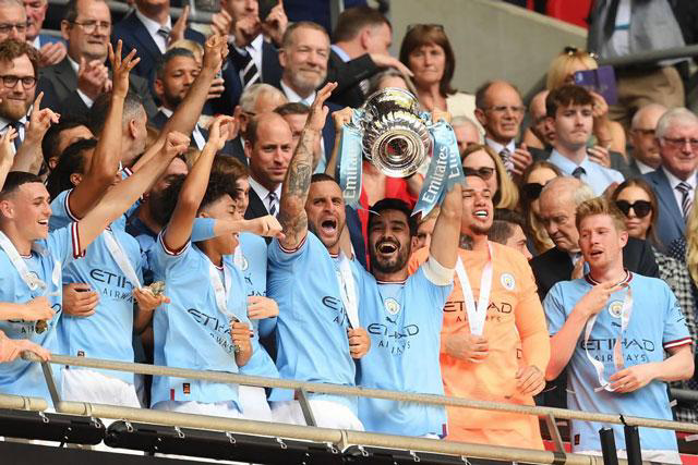Hạ MU bằng 2 tuyệt phẩm, Man City vô địch cúp FA