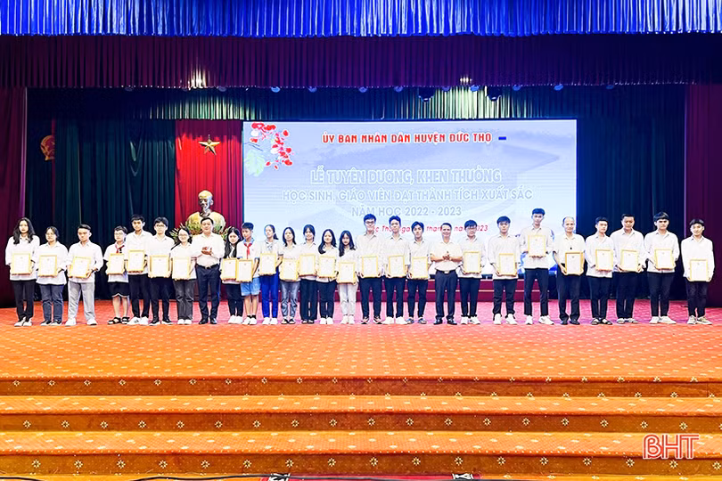Đức Thọ khen thưởng giáo viên, học sinh xuất sắc năm học 2022 - 2023