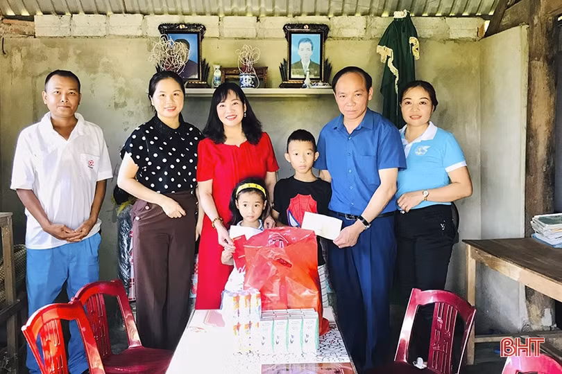 Phụ nữ Hà Tĩnh huy động 450 triệu đồng tặng quà cho trẻ em nghèo