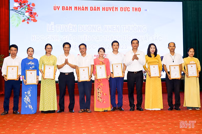 Đức Thọ khen thưởng giáo viên, học sinh xuất sắc năm học 2022 - 2023
