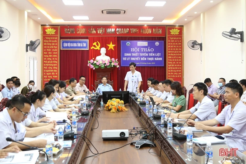 Hướng dẫn các bác sỹ ở Hà Tĩnh về sinh thiết tuyến tiền liệt