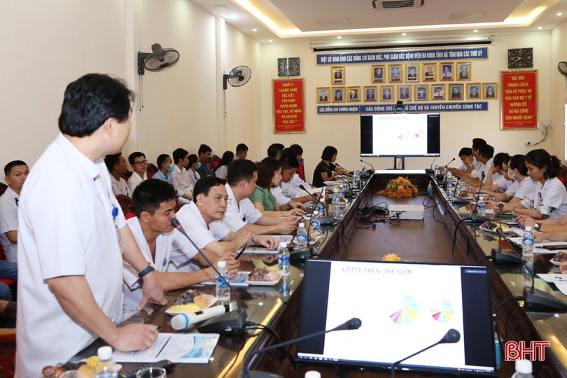 Hướng dẫn các bác sỹ ở Hà Tĩnh về sinh thiết tuyến tiền liệt