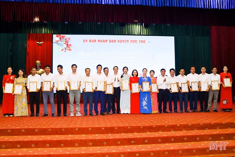 Đức Thọ khen thưởng giáo viên, học sinh xuất sắc năm học 2022 - 2023