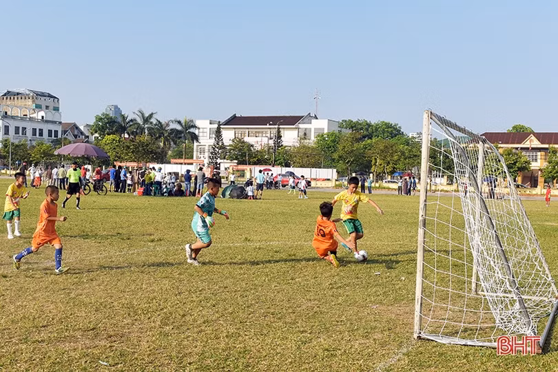 Khởi tranh Giải Bóng đá Thiếu niên - Nhi đồng TP Hà Tĩnh
