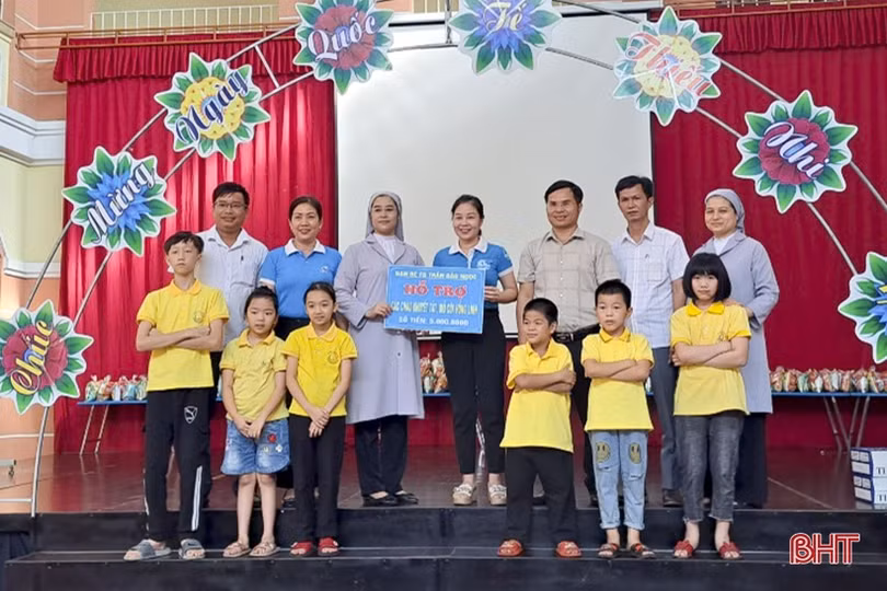 Phụ nữ Hà Tĩnh huy động 450 triệu đồng tặng quà cho trẻ em nghèo