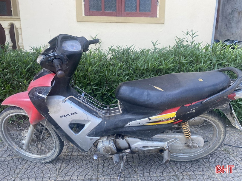 Nửa đêm đạp xe đi... trộm xe máy