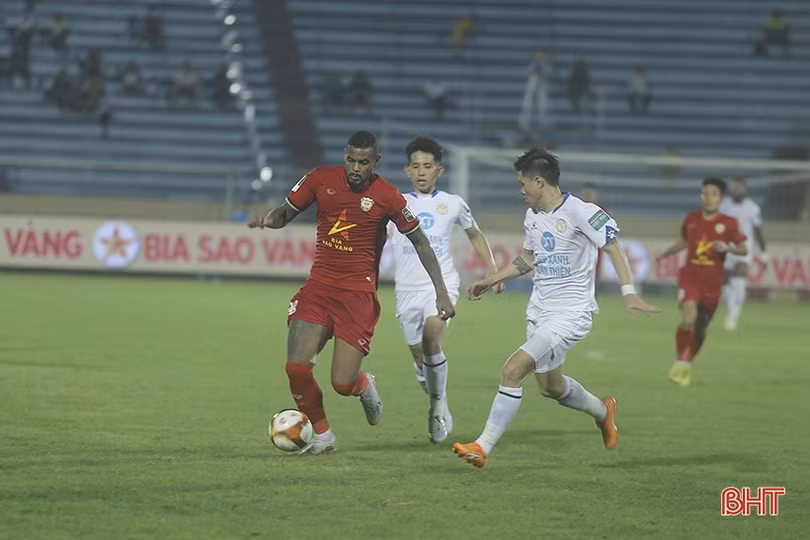 Hồng Lĩnh Hà Tĩnh tiếc nuối rời sân Thiên Trường với 1 điểm