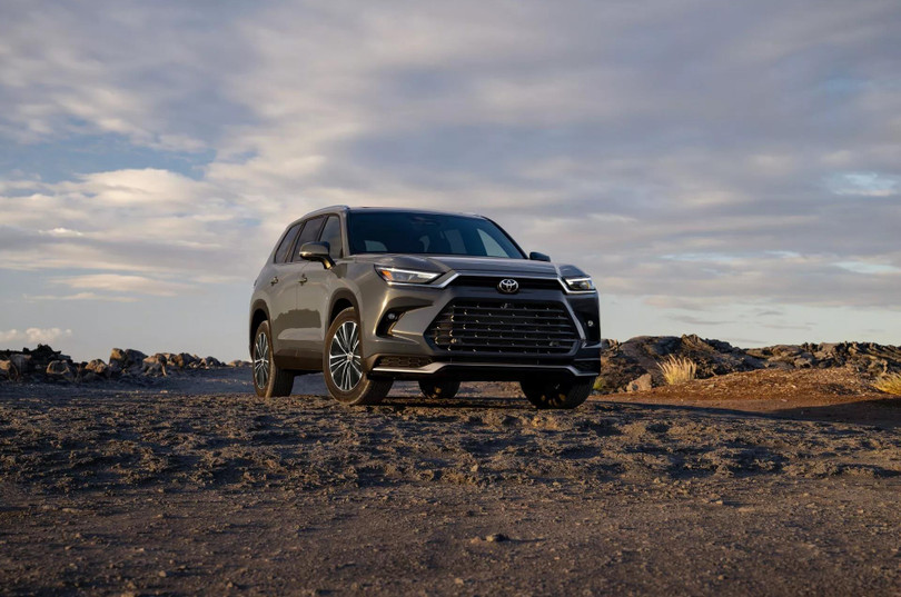 Toyota Grand Highlander 2024 chốt giá khởi điểm hơn 43.000 USD