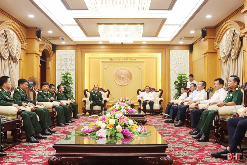 Lãnh đạo tỉnh chúc mừng Thiếu tướng Phạm Bá Hiền