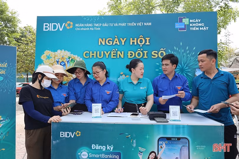 Tích cực đưa chuyển đổi số đến gần với người dân Hà Tĩnh