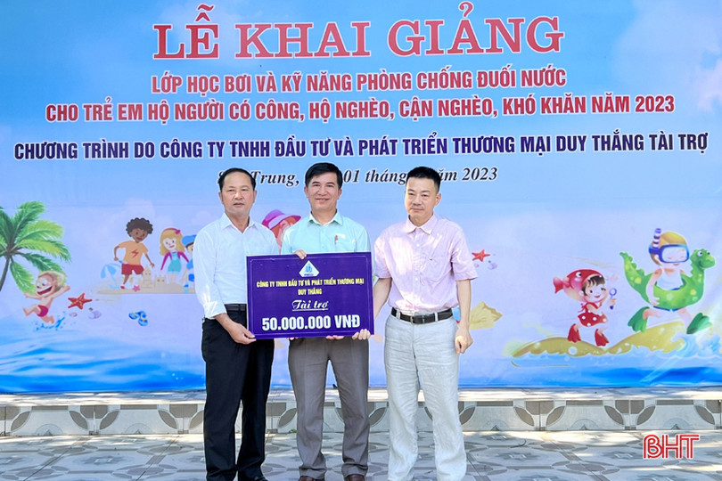 Doanh nghiệp tài trợ mở lớp học bơi miễn phí ở Hương Sơn