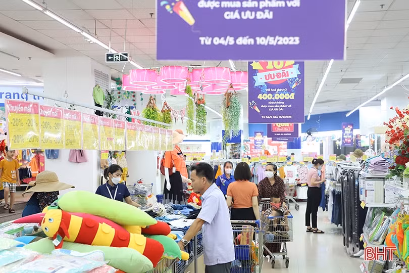 Tổng mức bán lẻ hàng hóa và doanh thu dịch vụ tiêu dùng tăng trưởng khá