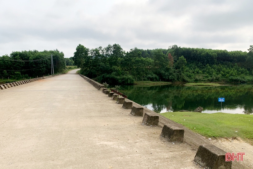 Trung đội trưởng dũng cảm cứu người nhận bằng khen của Chủ tịch UBND tỉnh