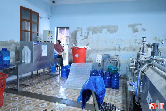 Cảnh báo nguy cơ mất an toàn từ nước uống đóng chai