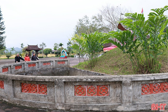 Ấn tượng với núi giả, hồ sen tại Khu lưu niệm Hải Thượng Lãn Ông Lê Hữu Trác