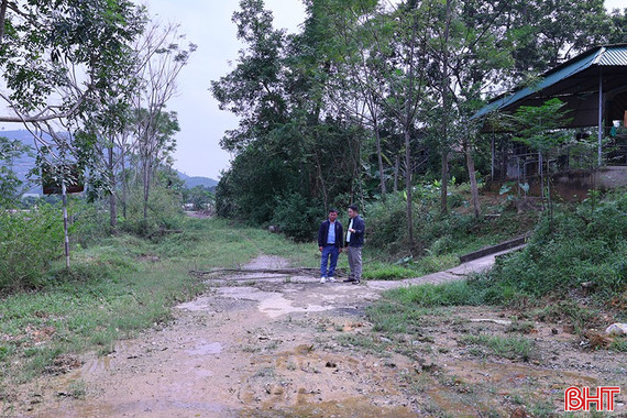 Người dân xã Mai Hoa mỏi mòn chờ nâng cấp đường