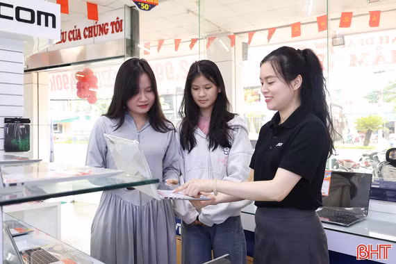 Mùa tựu trường ở Hà Tĩnh - “mùa vàng” của ngành bán lẻ