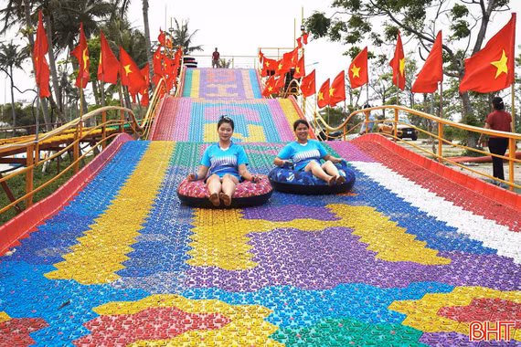 Nhiều sản phẩm mới hút khách mùa biển Hà Tĩnh