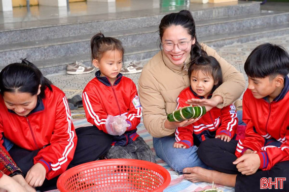 Tết đong đầy yêu thương ở Làng trẻ em mồ côi Hà Tĩnh