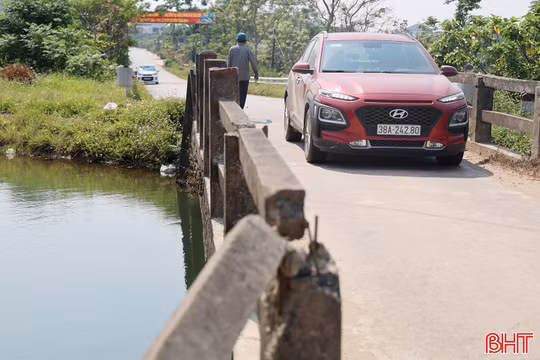 Cầu Kênh xuống cấp, tiềm ẩn nguy cơ tai nạn giao thông