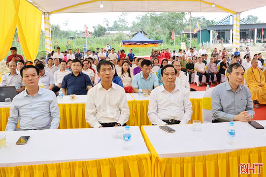 Trang nghiêm lễ an vị tượng Đức Đại vương Dương Đô ở xã Hương Bình