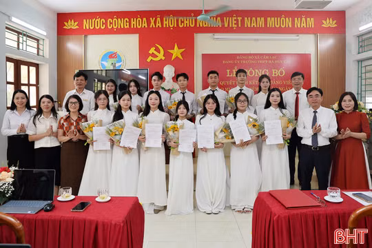 Đảng viên mới vững tin tiếp bước lý tưởng Tổng Bí thư Hà Huy Tập