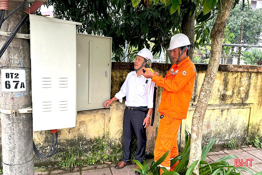 Ngành điện Hà Tĩnh đang huy động tối đa lực lượng và phương tiện phục vụ kỳ thi diễn ra an toàn, thông suốt; bqbht_br_aad.jpg