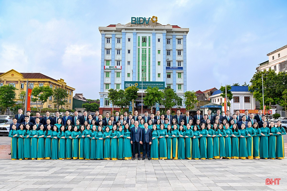 Tập thể cán bộ, công nhân viên, lao động BIDV Hà Tĩnh hôm nay. bqbht_br_6-3.jpg