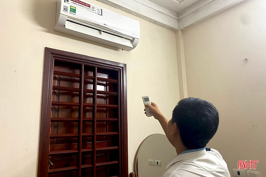 Người dân Hà Tĩnh cũng chuẩn bị cho mình các giải pháp tiết kiệm điện tối ưu nhằm kiểm soát tốt các chi phí sinh hoạt khi giá điện tăng. bqbht_br_2.jpg