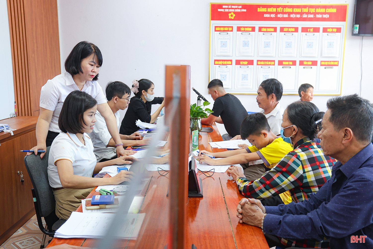 Trung tâm Phục vụ hành chính công xã Thạch Lạc vận hành thông suốt. bqbht_br_aimg-5992.jpg