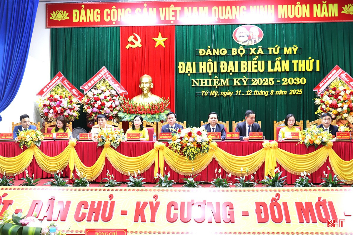 Đoàn chủ tịch điều hành đại hội. bqbht_br_2.jpg