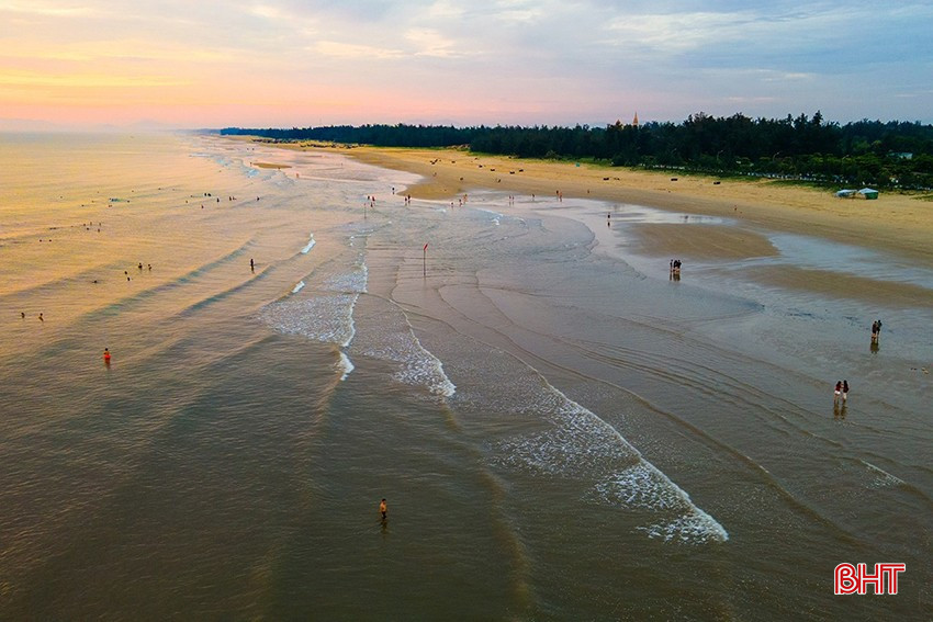 Bãi biển Thạch Hải mang vẻ đẹp hoang sơ, mộc mạc. bqbht_br_9dji-0882.jpg