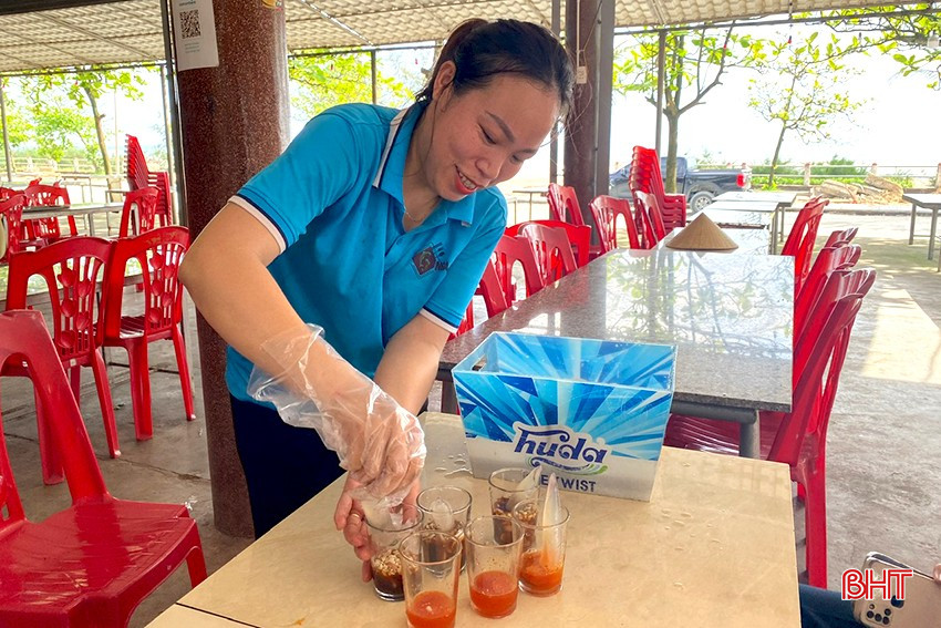 Mực nhảy là đặc sản đang hấp dẫn du khách khi đến với bãi biển Thạch Hải bqbht_br_a6.jpg