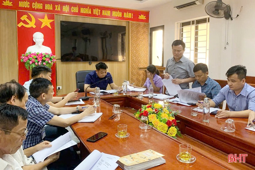 UBND phường Trần Phú tổ chức cuộc họp soát xét sự việc nhưng cả doanh nghiệp và hộ dân cho thuê mặt bằng đều vắng mặt. bqbht_br_1234566.jpg