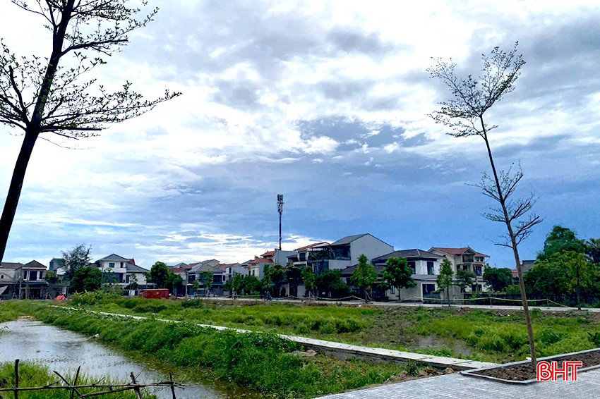 Nhiều lô đất ở hạ tầng khu dân cư tổ dân phố 2, phường Nguyễn Du vừa trúng đấu giá vượt mức cao so với giá khởi điểm. bqbht_br_aaa.jpg