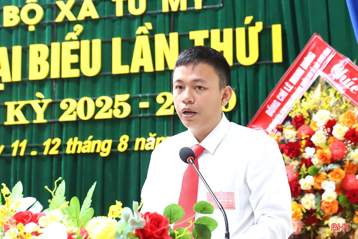 Đồng chí Nguyễn Hồng Vĩnh - Trưởng thôn Đình tham luận tại đại hội. bqbht_br_9.jpg