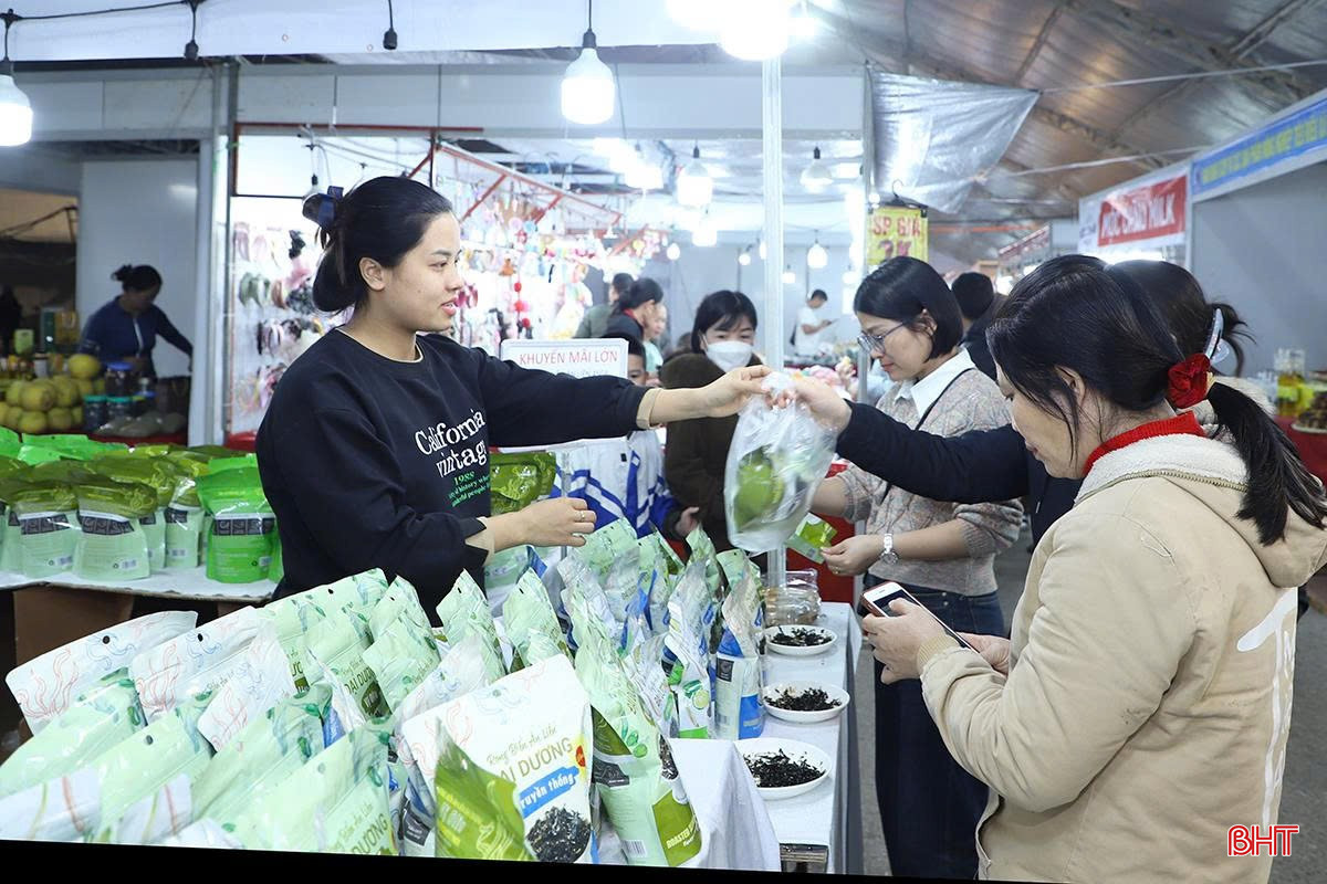 Hội chợ Công thương vùng Bắc Trung Bộ - Hà Tĩnh năm 2025 đang là điểm hẹn văn hoá, thương mại đặc sắc của người dân, du khách.