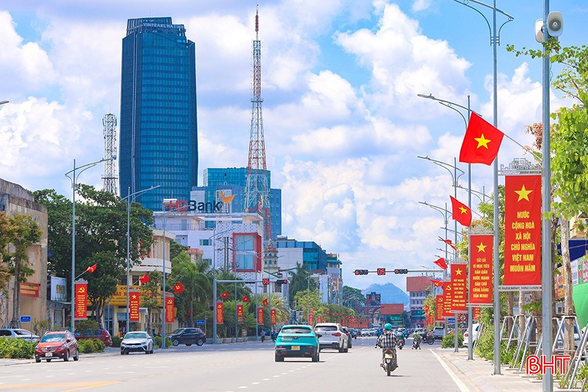 Phố phường Thành Sen rực rỡ cờ hoa chào mừng Đại hội Đảng bộ tỉnh lần thứ XX. bqbht_br_image.jpg
