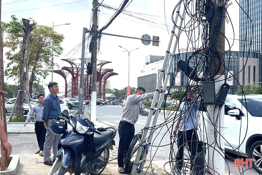 Các đơn vị kiểm tra, rà soát và xử lý "rác trên không". bqbht_br_6.jpg