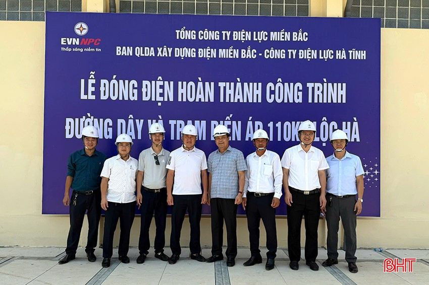 Leaders of the Department of Industry and Trade, representatives of BA3 and leaders of PC Ha Tinh attended the energization ceremony of Loc Ha 110kV substation. bqbht_br_2.jpg