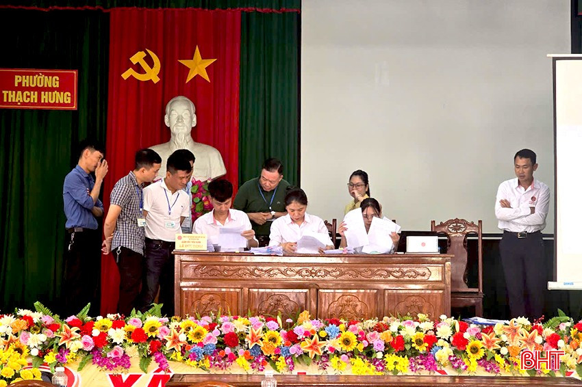 Phiên đấu giá quyền sử dụng đất hạ tầng khu dân cư xen lẫn, xen kẹt đồng Kênh, đồng Cửa Miếu, phường Thạch Hưng vào sáng 15/5. bqbht_br_123456.jpg