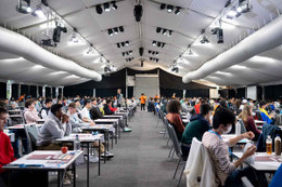 Bên trong phòng thi Olympic Toán quốc tế năm 2025 tại Australia