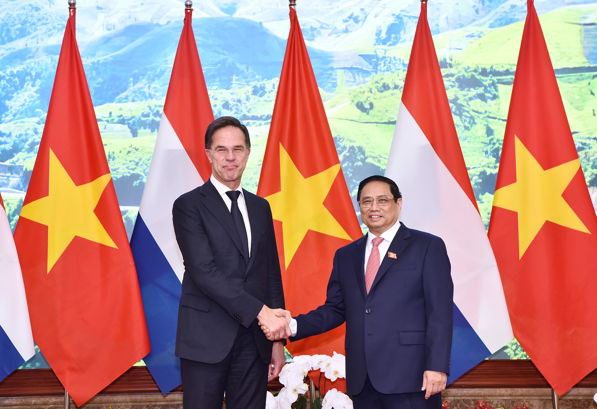Thủ tướng Việt Nam, Hà Lan đạp xe trên phố Hà Nội