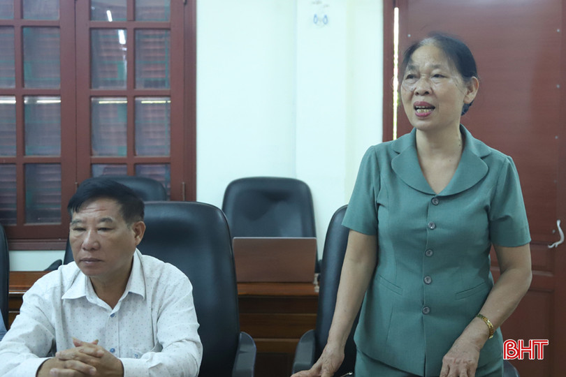 Chủ tịch Hội Nạn nhân CĐDC/dioxin thị xã Kỳ Anh Hoàng Thị Khiêm đề xuất một số ý kiến nhằm nâng cao chất lượng công tác hội trong thời gian tới. 3.jpg
