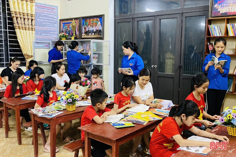 Đoàn Thanh niên xã Sơn Châu (Hương Sơn) tổ chức cho các em thiếu nhi đọc sách tại nhà văn hóa. 7.jpg