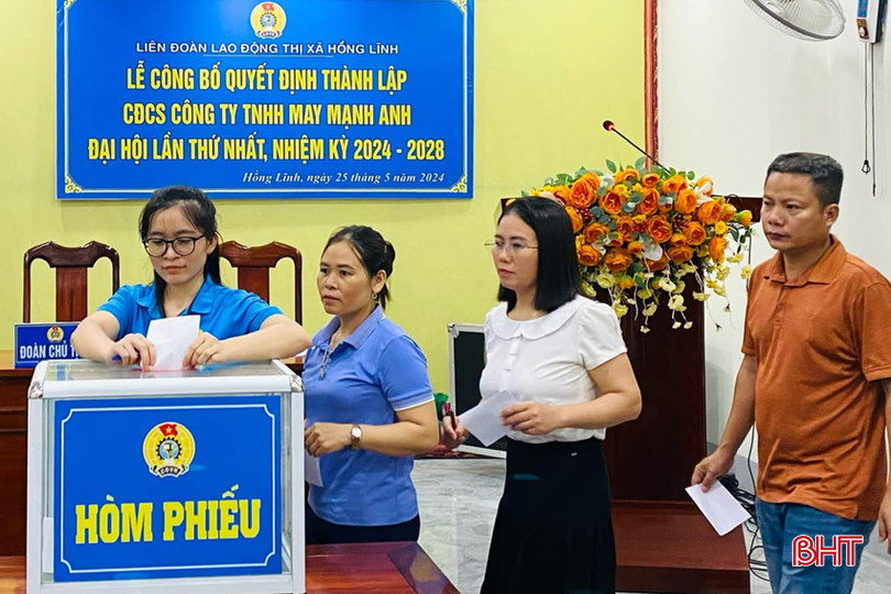 Đoàn viên Công đoàn cơ sở Công ty TNHH May Mạnh Anh (TX Hồng Lĩnh) bỏ phiếu bầu BCH khóa I. 5.jpg