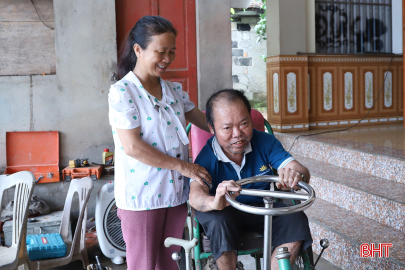 Bà Đoàn Thị Hoài Thanh luôn đồng hành và hỗ trợ chồng trong cuộc sống. 1.jpg