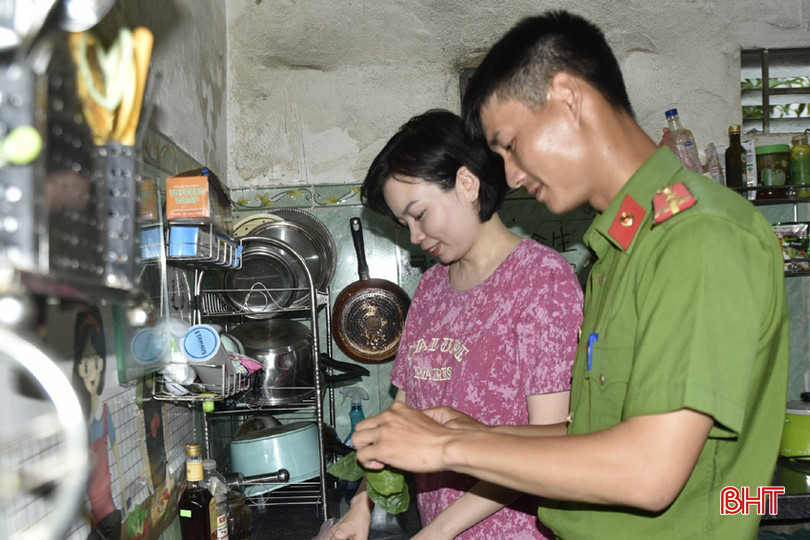Dù công việc bận rộn nhưng anh Ngọc Anh luôn dành thời gian cho vợ con. 3.jpg